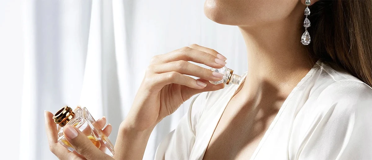 Read more about the article Arabian Perfume Etiquette: When and How to Wear It