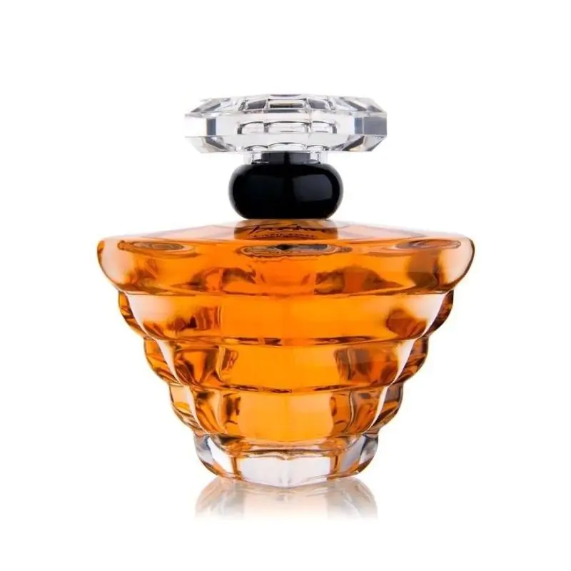 Read more about the article Captivating Elegance: A Guide to Oud Perfume for Women in the UK