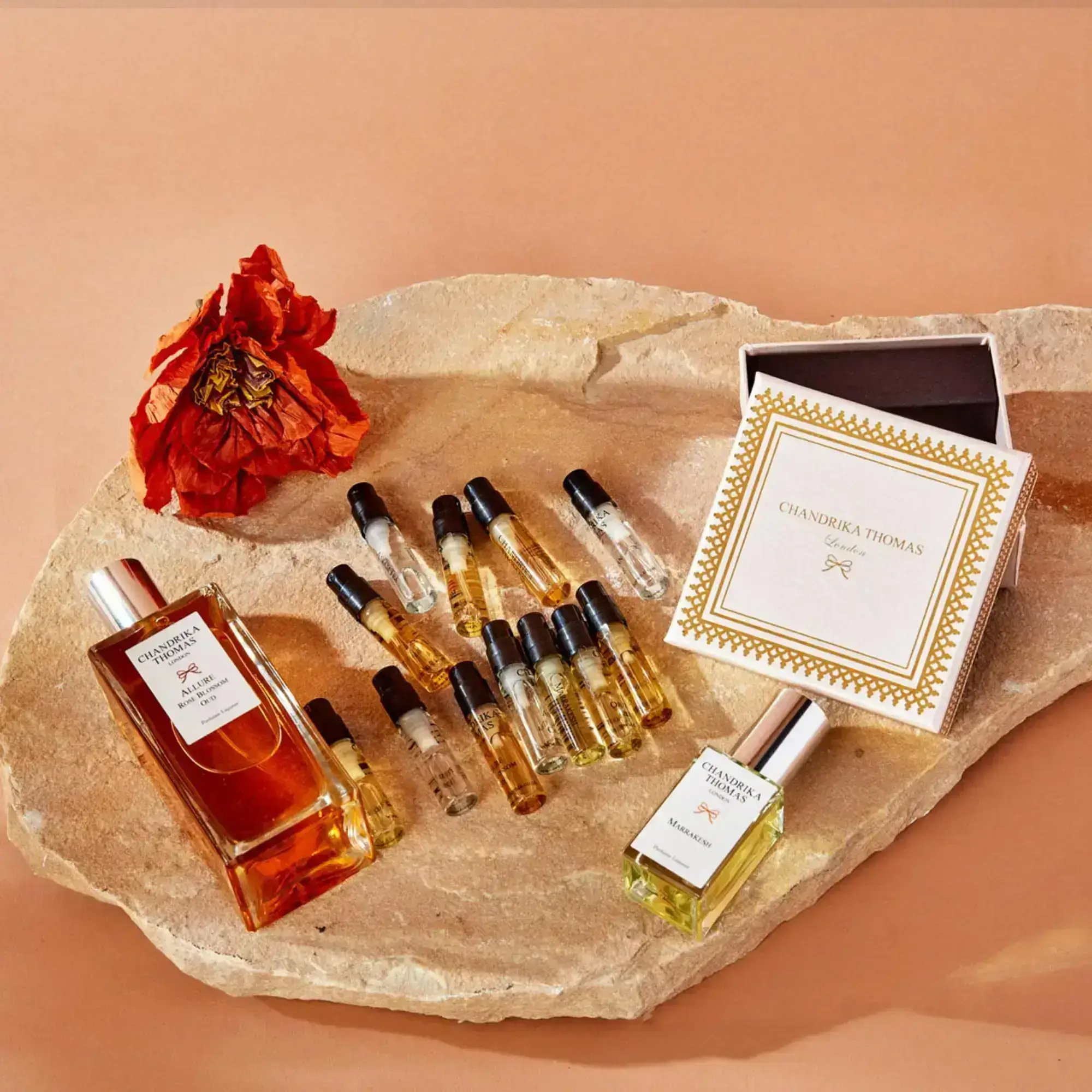 You are currently viewing Discover Your Signature Scent: Exploring Women’s Perfume Oil Samples in the UK
